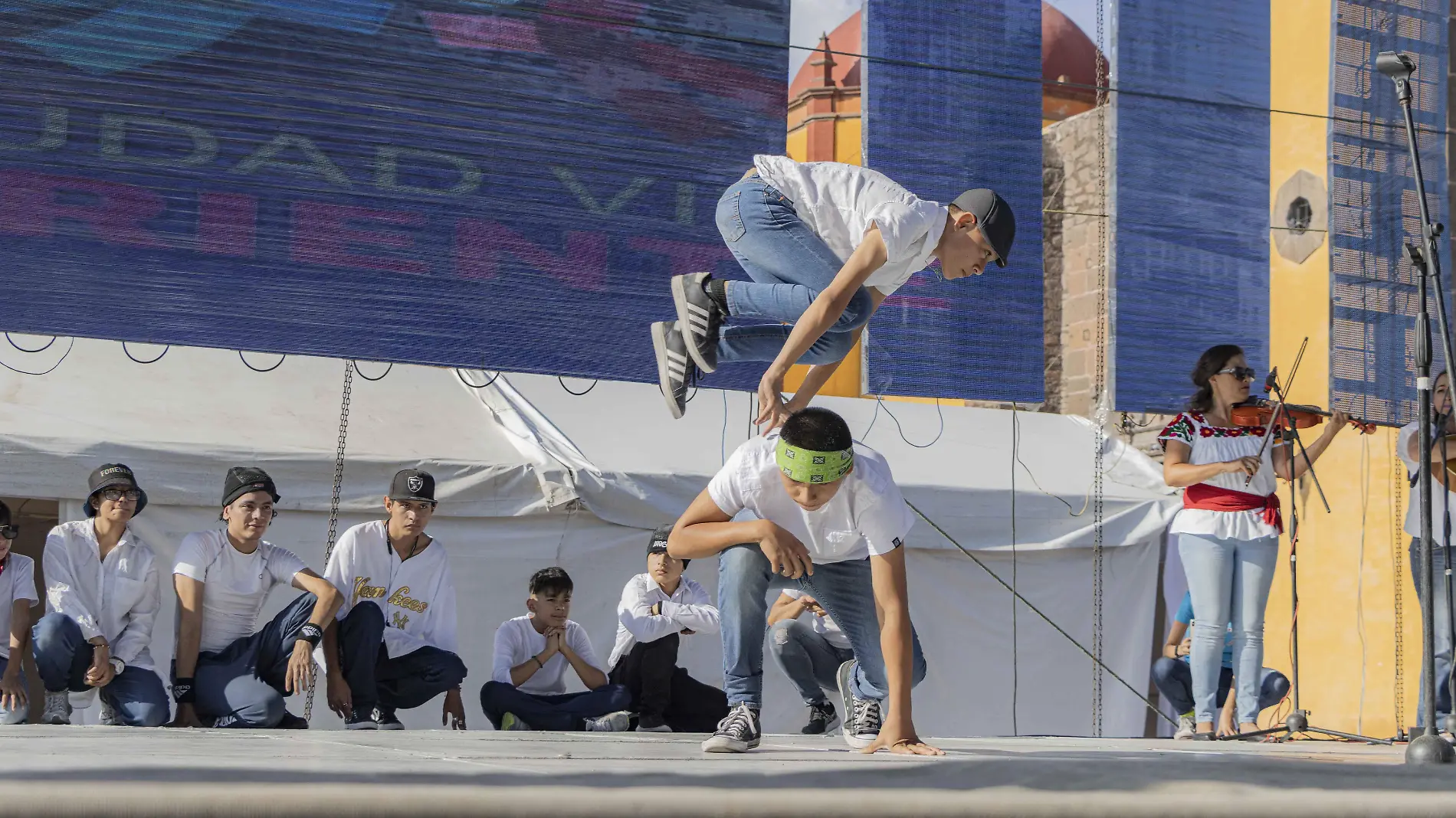 FOTO PRINCIPAL SJR Jovenes que practican el parkour